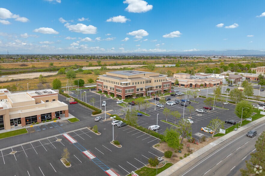 More Photos Of 9700 stockdale Hwy, Bakersfield Office For Lease
