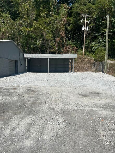 More Photos Of 453 Schmitt Rd, Rossville Warehouse For Lease