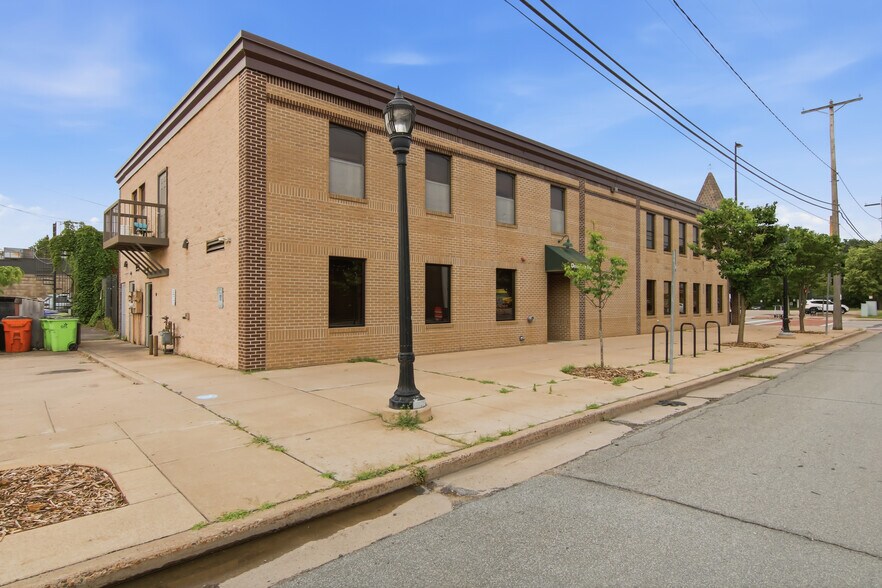 More Photos Of 442 Water St, Eau Claire Bar For Sale
