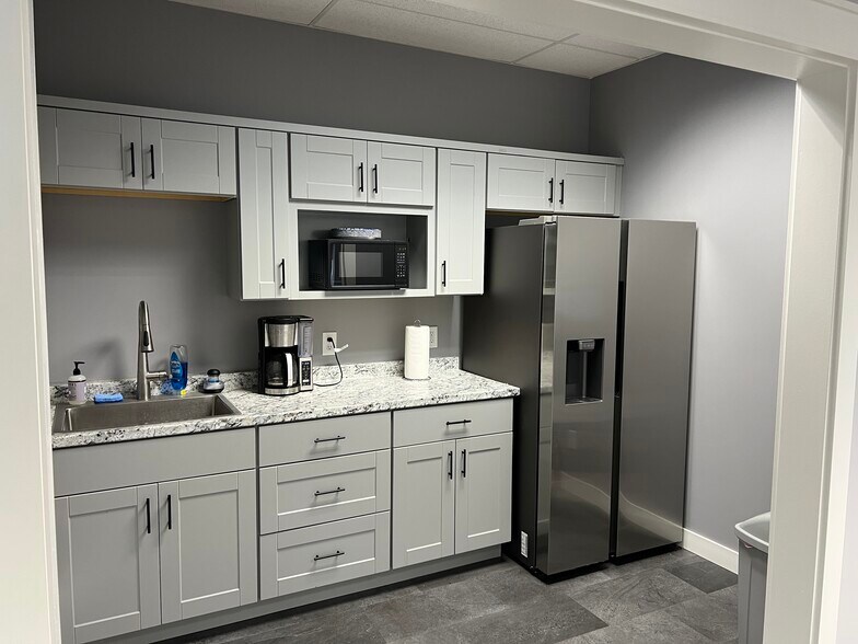 More Photos Of 7658 Design Dr, Baxter Office For Sale