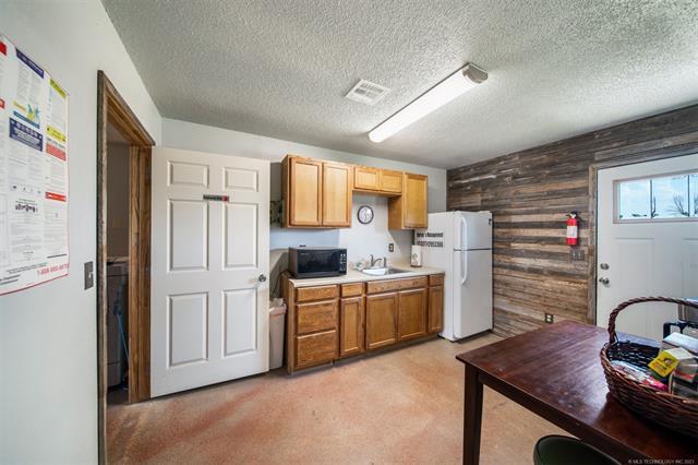 More Photos Of 16382 E Highway 20, Claremore Office Residential For Lease