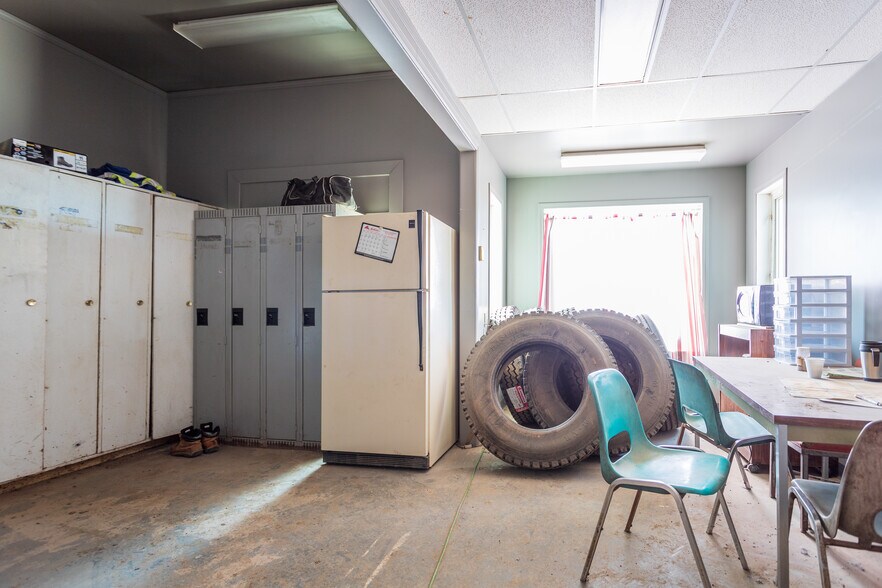 More Photos Of 310 Williams Industrial Dr, Neilburg Service For Sale