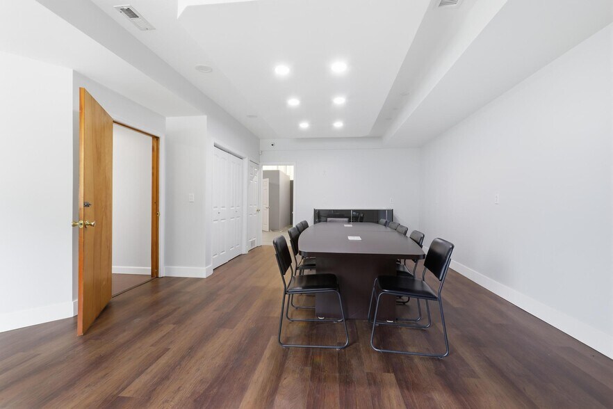More Photos Of 623 Pleasant St, Lake Helen Flex For Lease