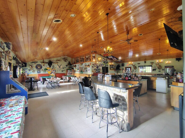 More Photos Of 71 N Grant St, Glidden Restaurant For Sale
