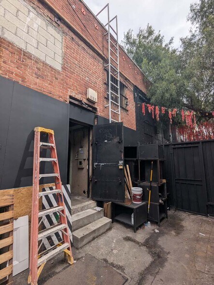 More Photos Of 6662-6666 Hollywood Blvd, Los Angeles Storefront For Sale