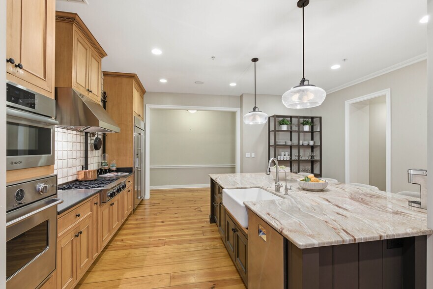 More Photos Of 121-123 E King St, Lancaster Office Residential For Sale