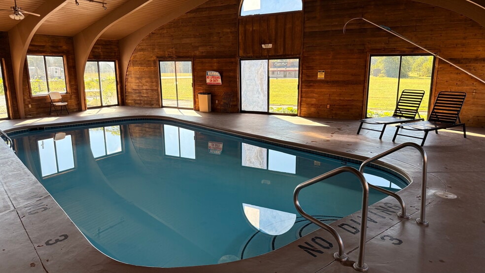 More Photos Of 2055 E 5th St, Metropolis Hotel For Sale