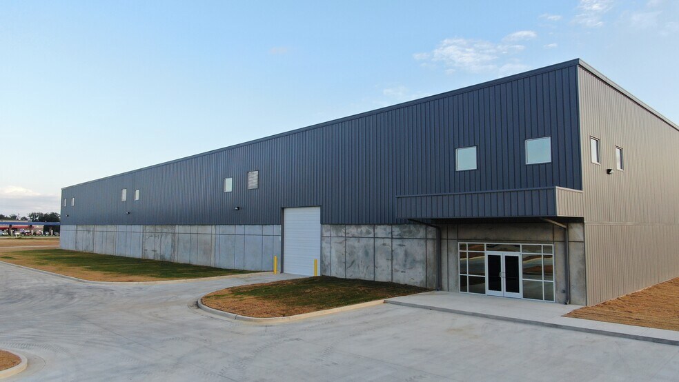 More Photos Of 17 Tab Way, Baldwyn Warehouse For Lease