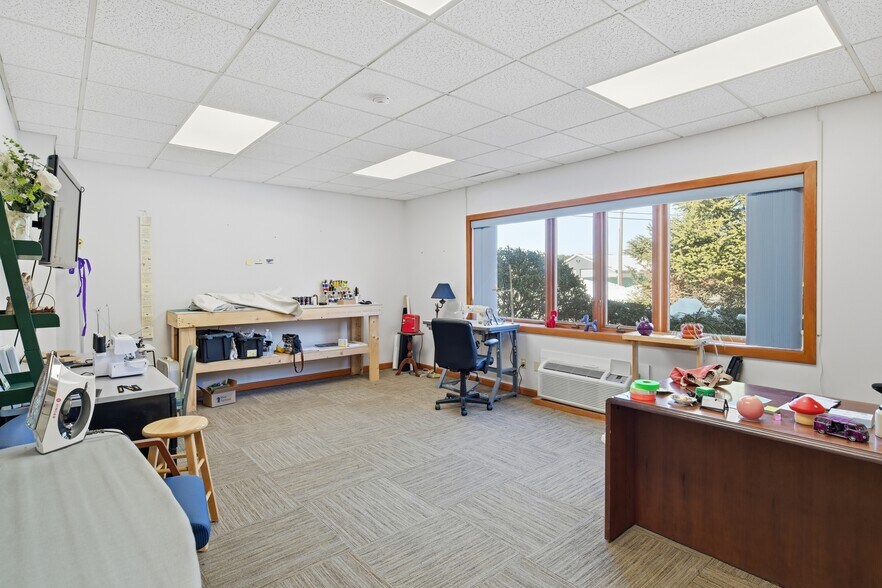 More Photos Of 109 Apremont Way, Westfield Manufacturing For Lease