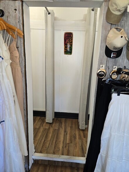 More Photos Of 711-735 S Coast Hwy, Laguna Beach Storefront For Lease