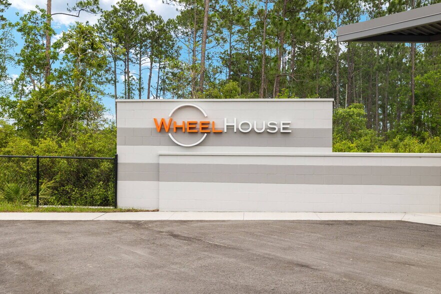 More Photos Of 952 Cross Town Dr, Ponte Vedra Parking Garage For Sale