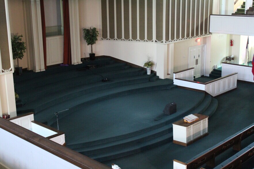 More Photos Of 1519 Circle Park Blvd, Fort Worth Religious Facility For Sale