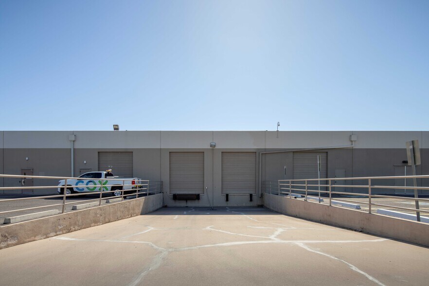 More Photos Of 17602 N Black Canyon Fwy, Phoenix Research And Development For Sale