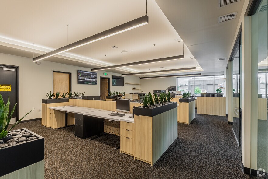 More Photos Of 6110 NE 152nd Ave, Vancouver Industrial For Sale