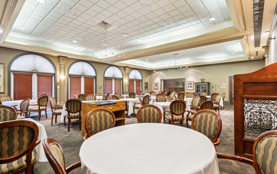 More Photos Of 139 17th Ave SW, Calgary Restaurant For Sale