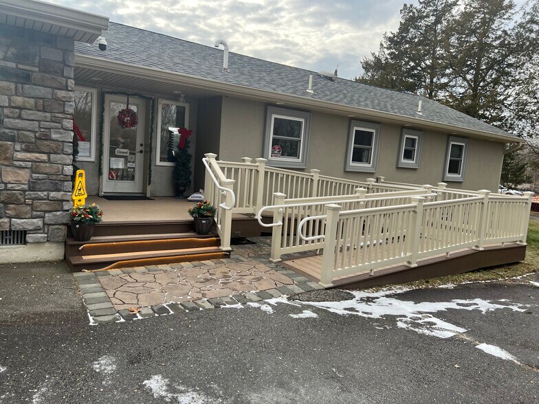 More Photos Of 138 N County Line Rd, Jackson Office For Sale