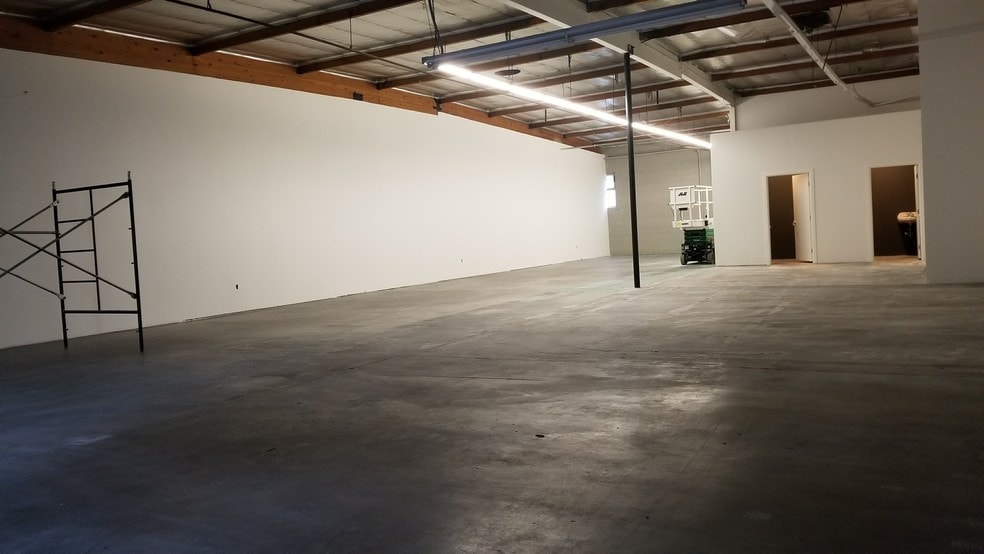 More Photos Of 1107 E 7th St, Los Angeles Manufacturing For Lease