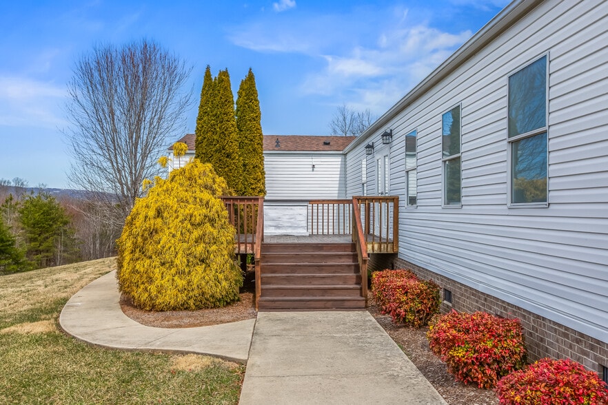 More Photos Of 1255 Mountainview Rd, King Religious Facility For Sale