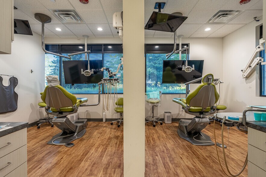 More Photos Of 3000 Woodcreek Dr, Downers Grove Office For Sale