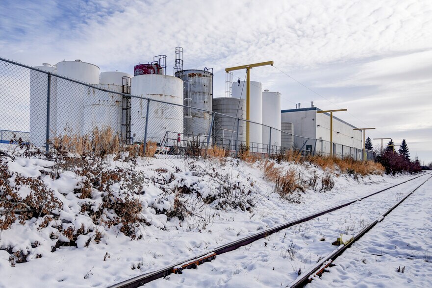 1810 66th Ave NW, Edmonton, AB T6P 1M4 Industrial For Lease