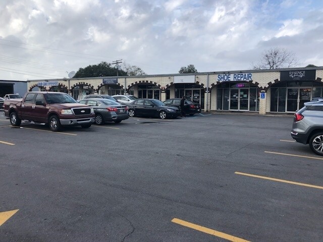 More Photos Of 6900 Westbank Expy, Marrero General Retail For Lease