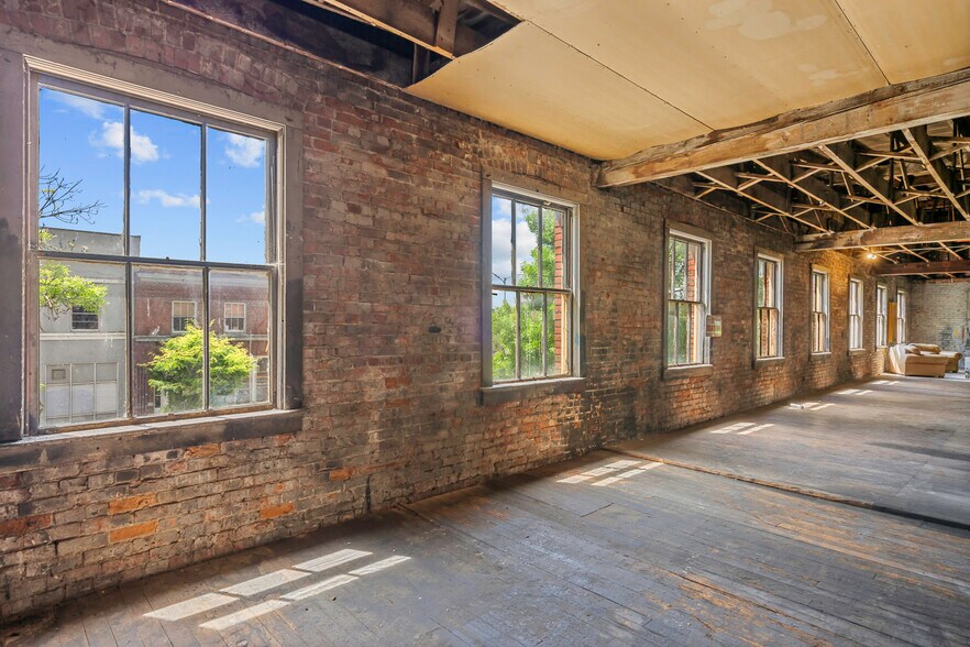 More Photos Of 217 State St, Salem Storefront Retail Office For Sale