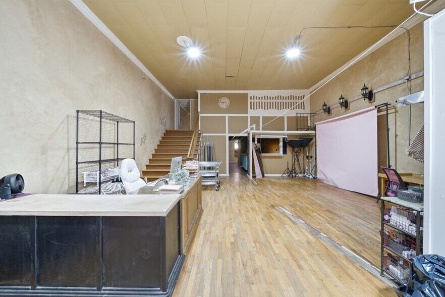 More Photos Of 122 N Main St, Sand Springs Storefront For Sale