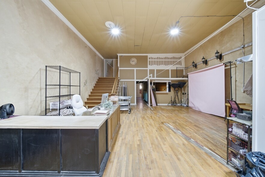 More Photos Of 122 N Main St, Sand Springs Storefront For Sale
