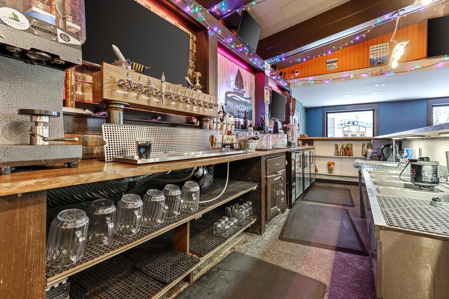More Photos Of 120 S Park St, Traverse City Restaurant For Sale