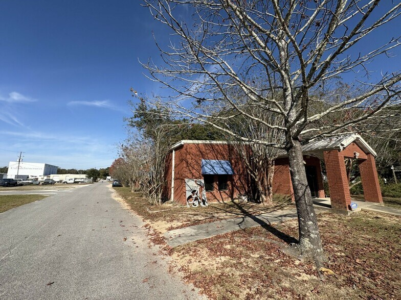 More Photos Of 101 E Roberts Rd, Pensacola Industrial For Sale