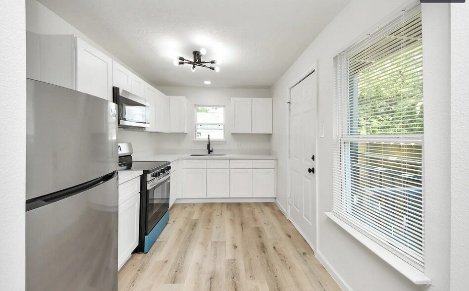 More Photos Of 7301 Sherman St, Houston Apartments For Sale