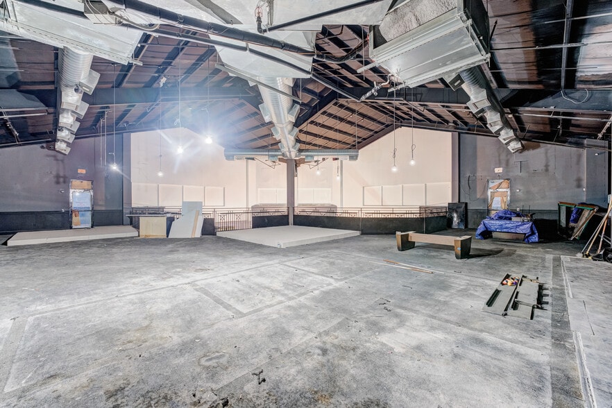 More Photos Of 324 Fm-1960 Rd, Houston General Retail For Sale