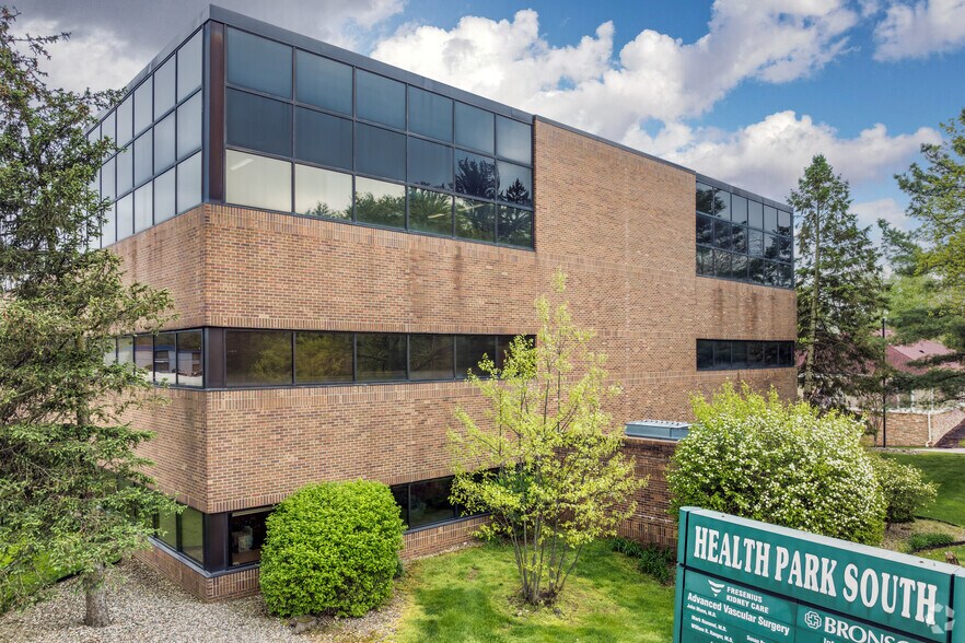 More Photos Of 2845 Capital Ave SW, Battle Creek Medical For Lease