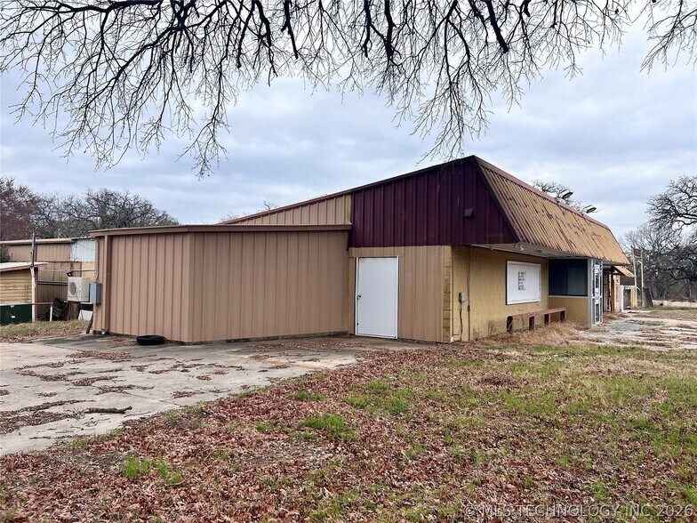 More Photos Of 5268 S Highway 377, Kingston Bar For Sale