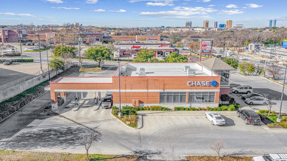 More Photos Of 6400 Skillman St, Dallas Bank For Sale