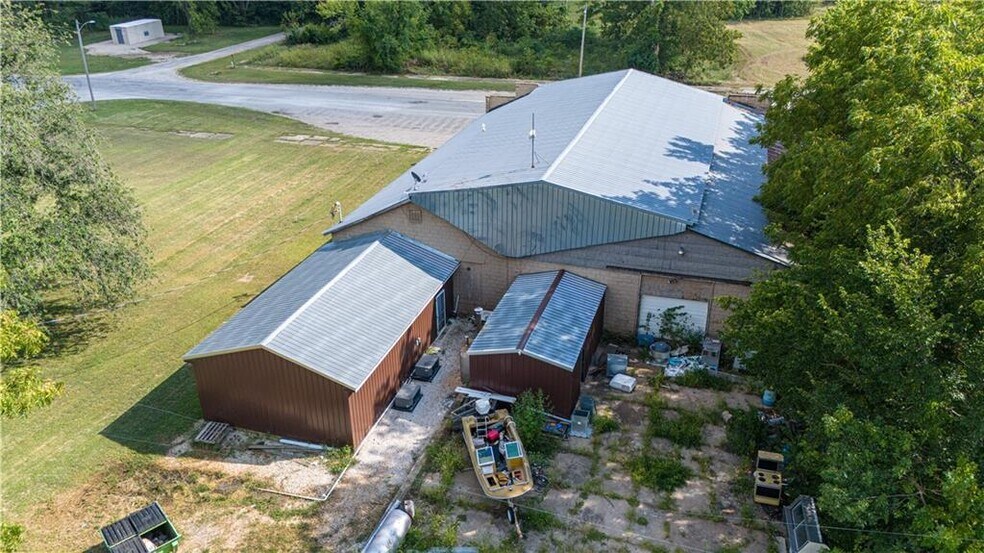 More Photos Of 86 3rd St, Moran Convenience Store For Sale