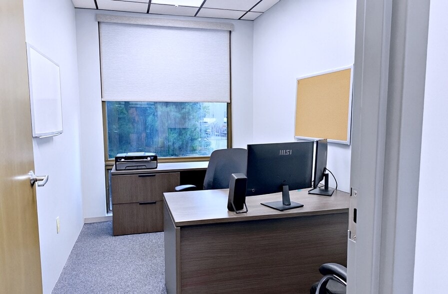 More Photos Of 1 Mountain Rd, Burlington Office For Lease