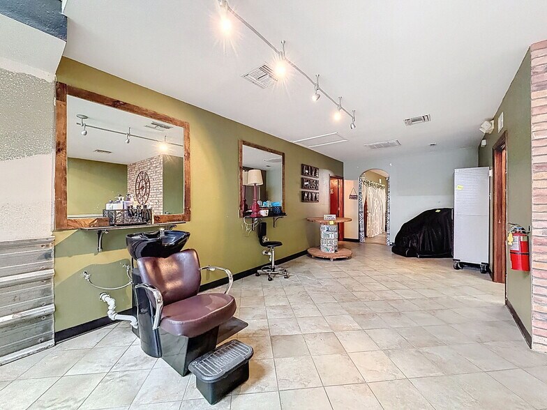 More Photos Of 13414 US Highway 19, Hudson Showroom For Lease