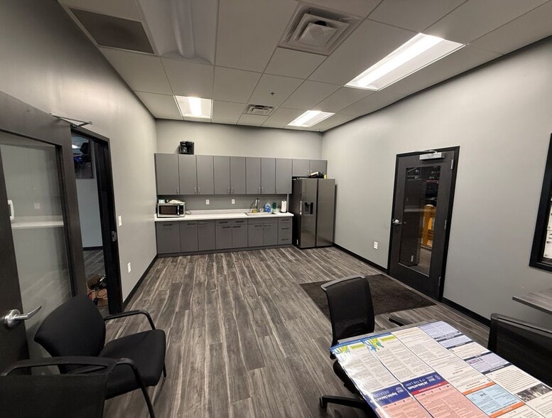 More Photos Of 526 Myatt Dr, Madison Warehouse For Lease