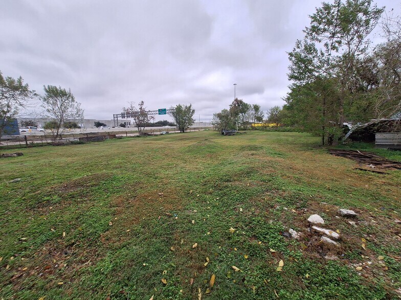 More Photos Of 2000 S Sam Houston Pky W, Houston Warehouse For Lease