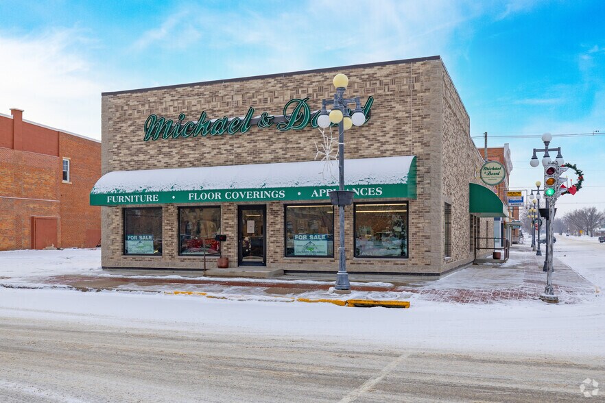 Primary Photo Of 102 E 4th St, Vinton Freestanding For Sale