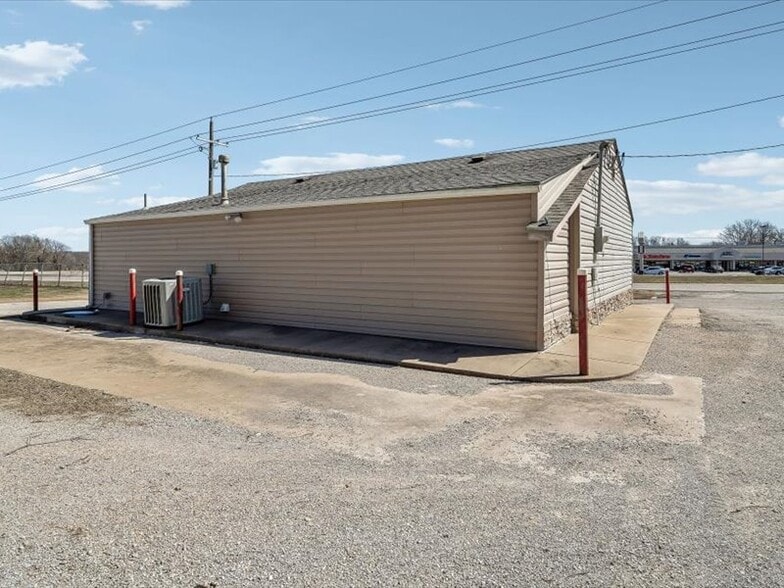 More Photos Of 1830 N Highway 66, Catoosa Freestanding For Sale