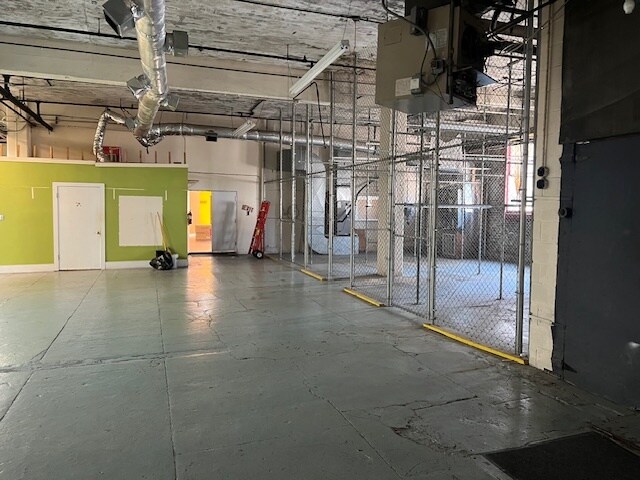 More Photos Of 943 Lafayette St, New Orleans Warehouse For Sale