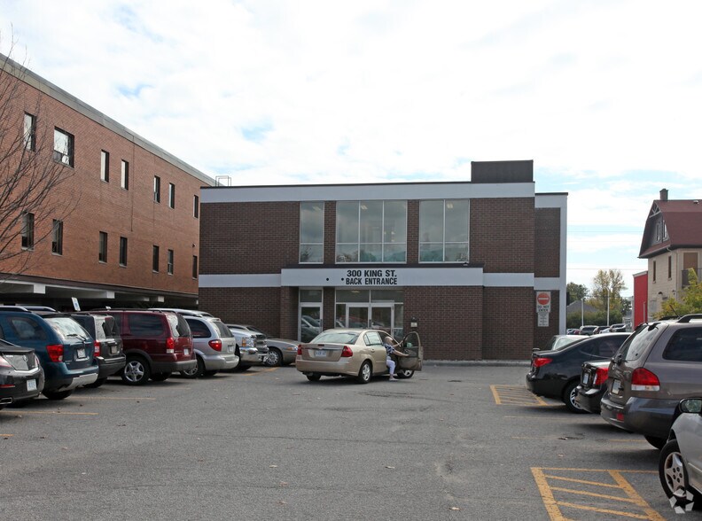 More Photos Of 300 King St W, Oshawa Office For Lease