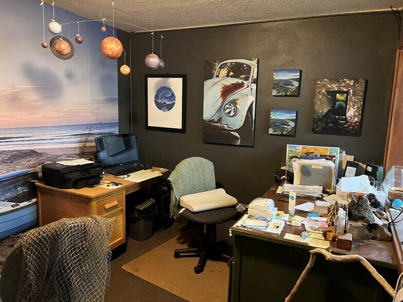 More Photos Of 903 Garibaldi Ave, Garibaldi Freestanding For Sale