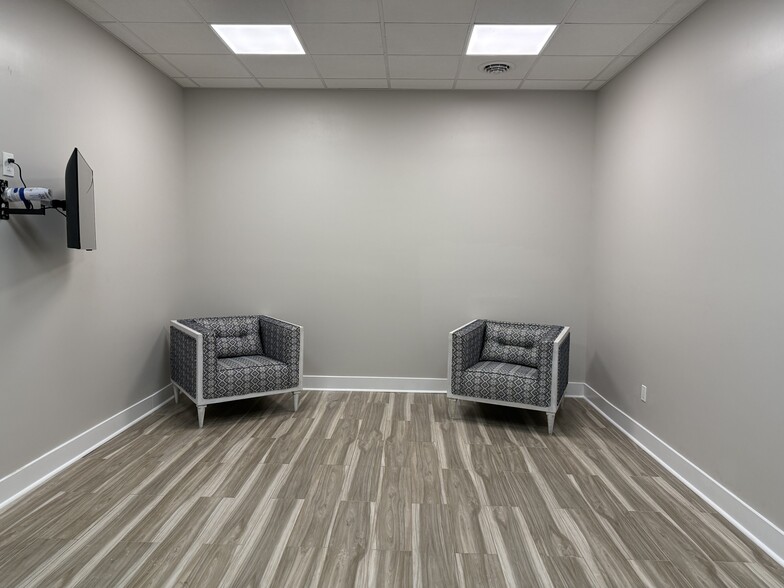 More Photos Of 1004 Fifth Ave, Coraopolis Storefront For Lease