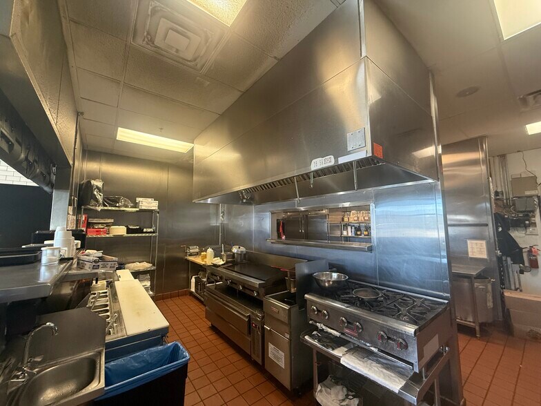 More Photos Of 2230 W Horizon Ridge Pky, Henderson Restaurant For Lease