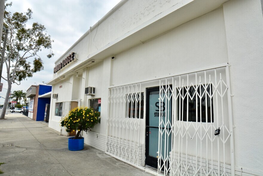 11369 Atlantic Ave, Lynwood, CA 90262 Storefront Retail Office For