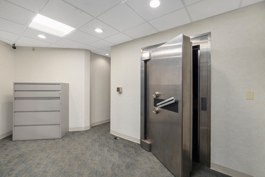 More Photos Of 999 S Broadway, East Providence Medical For Sale