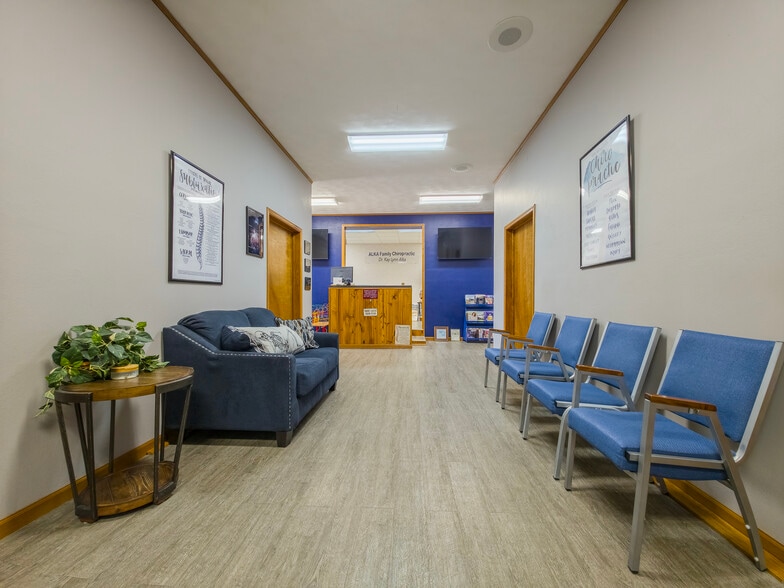 More Photos Of 2103 W 9th St, Mount Carmel Office For Sale